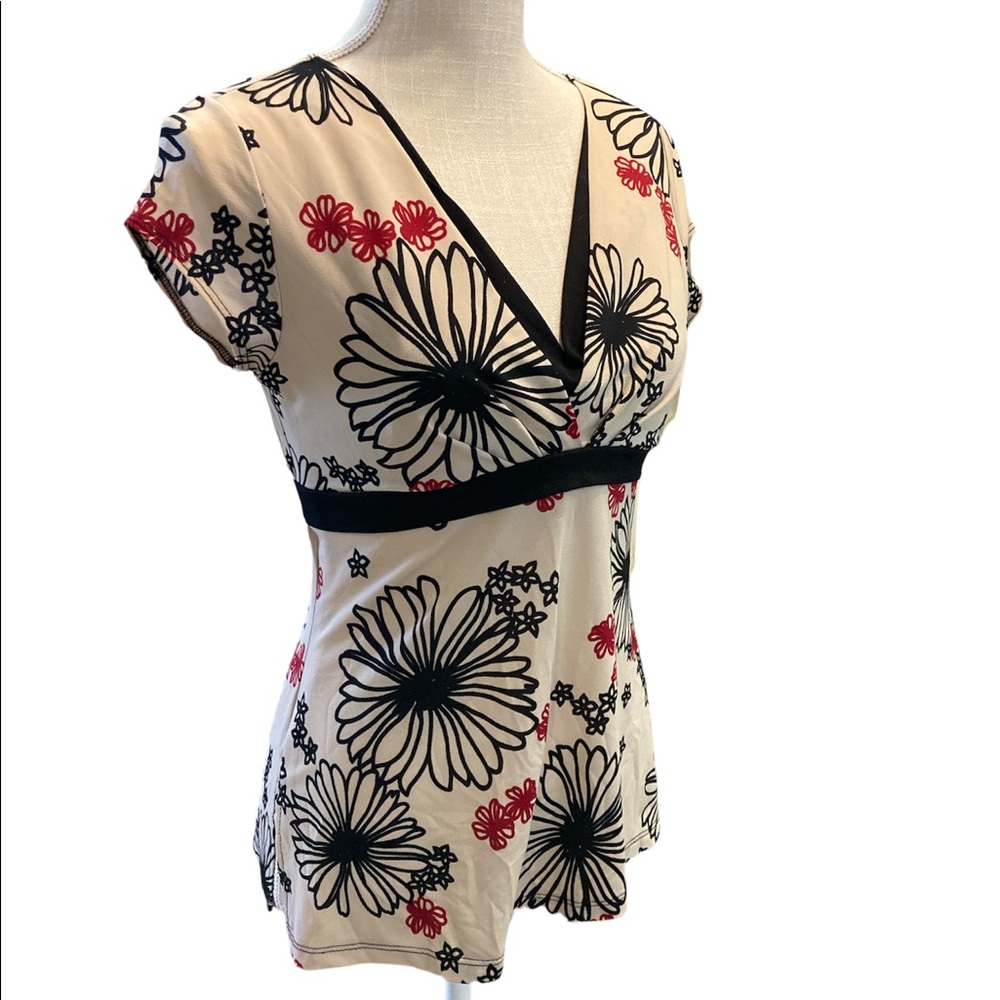 Mm Mm Mm Floral Tie Back Cream, Black, Red Ladies Blouse - Picture 2 of 7
